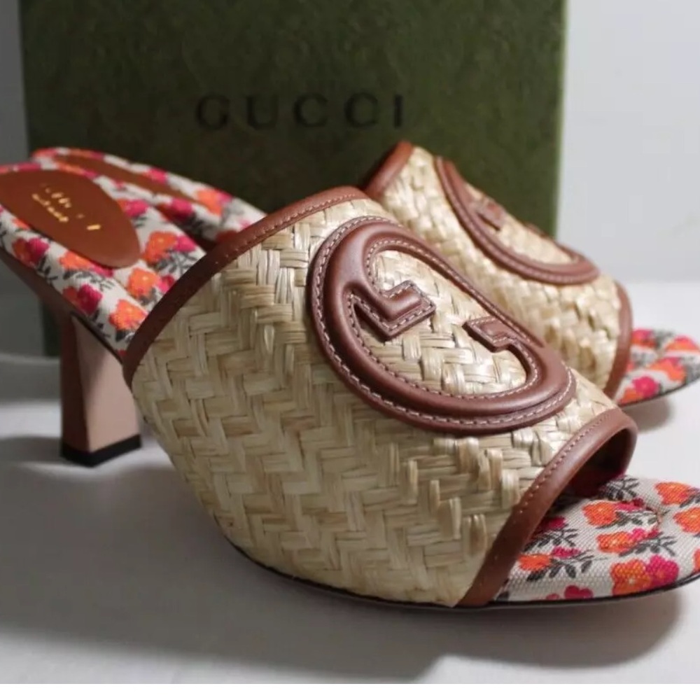 Gucci Raffia mules. In box with shoe covers 40 US 10